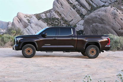 Fabtech 2022 Toyota Tundra 4WD Factory Rear Coils 3in UCA Sys w/Fr Dirt Logic 2.5 Resi C/O Rr Coil