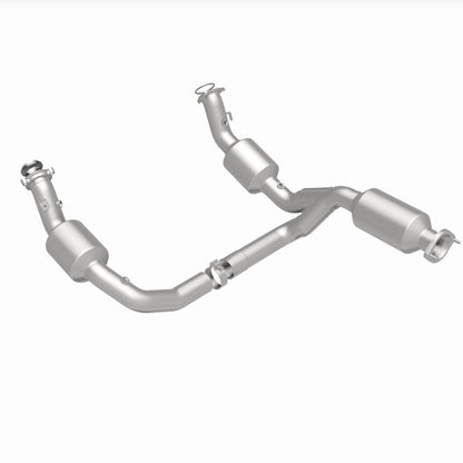 MagnaFlow 2021 Chevrolet Express 2500 4.3L Underbody Direct-Fit Catalytic Converter