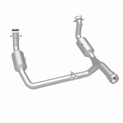 MagnaFlow 19-20 Chevrolet Silverado 1500 6.2L Single Underbody Direct-Fit Catalytic Converter
