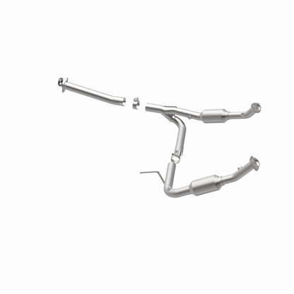 MagnaFlow Direct Fit Catalytic Converter OEM 2004-2005 Ford Explorer/Mercury Mountaineer Underbody