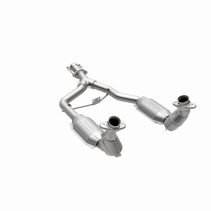 MagnaFlow Direct Fit Catalytic Converter 96-98 Ford Mustang 3.8L