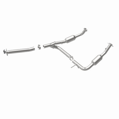 MagnaFlow Direct Fit Catalytic Converter OEM 2004-2005 Ford Explorer/Mercury Mountaineer Underbody