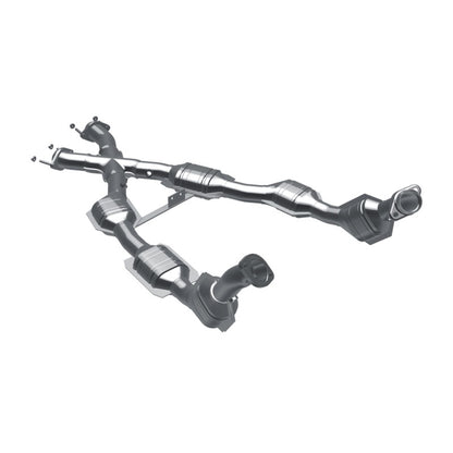 MagnaFlow Direct Fit Catalytic Converter 96-98 4.6L *California*