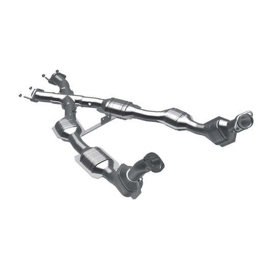 MagnaFlow Direct Fit Catalytic Converter 96-98 4.6L *California*
