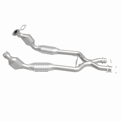 MagnaFlow Direct Fit Catalytic Converter 96-98 4.6L *California*