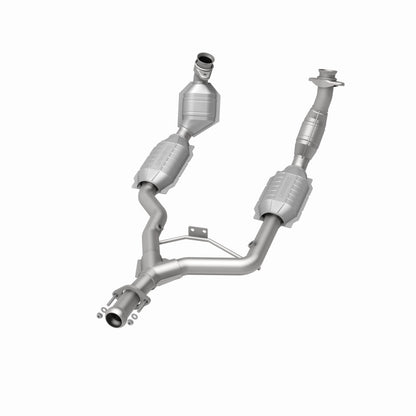 MagnaFlow Direct Fit Catalytic Converter 96-98 Ford Mustang 3.8L