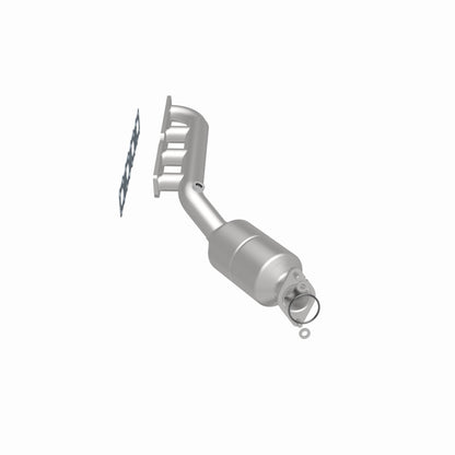 MagnaFlow Direct-Fit SS Catalytic Converter 04-06 Nissan Titan 5.6L V8 (California)