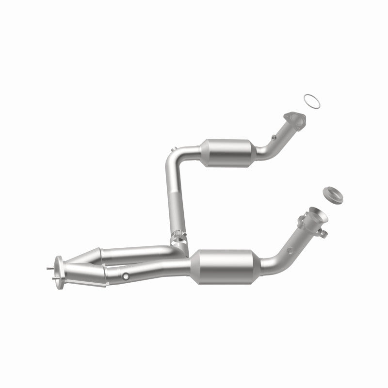 MagnaFlow Conv Direct Fit OEM 2005 GMC Sierra/Chevrolet Silverado 1500/Cadillac Escalade Underbody