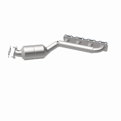 MagnaFlow Direct-Fit SS Catalytic Converter 04-06 Nissan Titan 5.6L V8 (California)