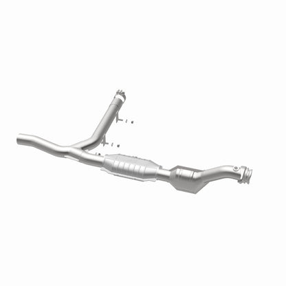 MagnaFlow Direct Fit Catalytic Converter 97-98 Ford Trucks 4.6L