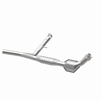 MagnaFlow Direct Fit Catalytic Converter 04-06 F-150 5.4 2WD P/S 49S