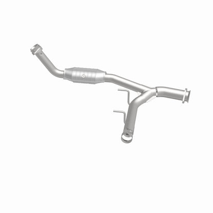 MagnaFlow Direct Fit Catalytic Converter 03-05 Ford Expedition/05-06 Lincoln Navigator 5.4L P/S