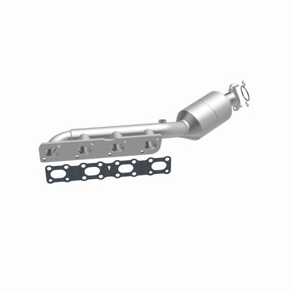 MagnaFlow Direct-Fit SS Catalytic Converter 04-06 Nissan Titan 5.6L V8 (California)