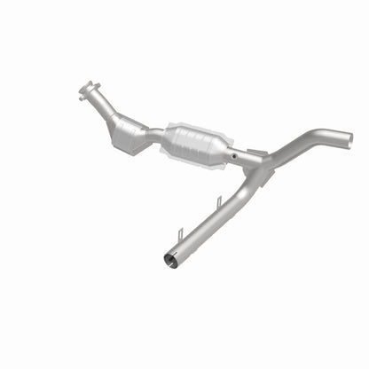 MagnaFlow Direct Fit Catalytic Converter 97-98 Ford F-150 4.6L