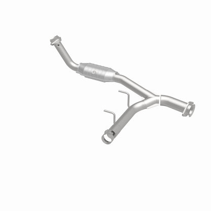 MagnaFlow Direct Fit Catalytic Converter 03-05 Ford Expedition/05-06 Lincoln Navigator 5.4L P/S