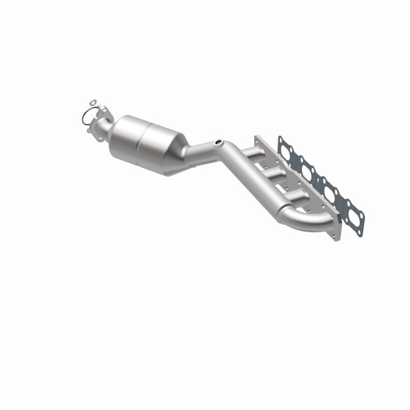 MagnaFlow Direct-Fit SS Catalytic Converter 04-06 Nissan Titan 5.6L V8 (California)